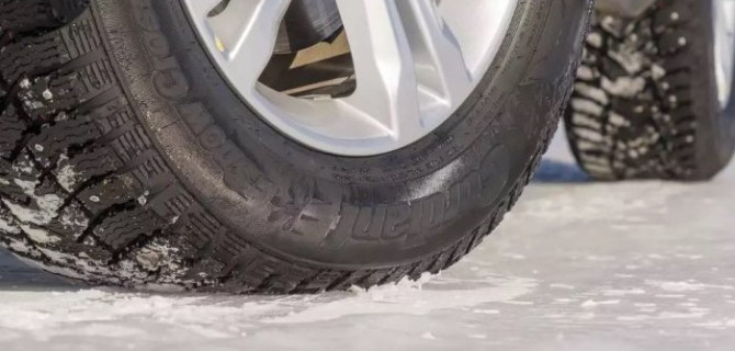 С 1 декабря сотрудники ГИБДД могут начать штрафовать автовладельцев за отсутствие зимней резины — но вроде как не должны