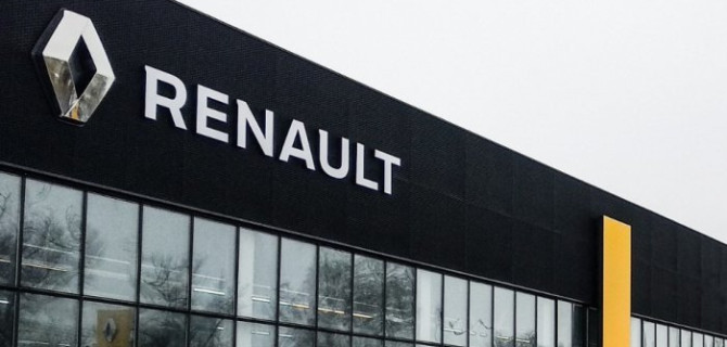 Количество официальных автодилеров в России за год сократилось более, чем на четверть