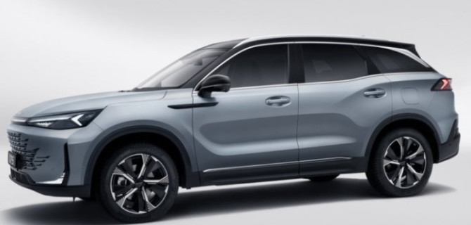 В России стартовали продажи кроссовера BAIC X75 — столько стоит и какие комплектации доступны