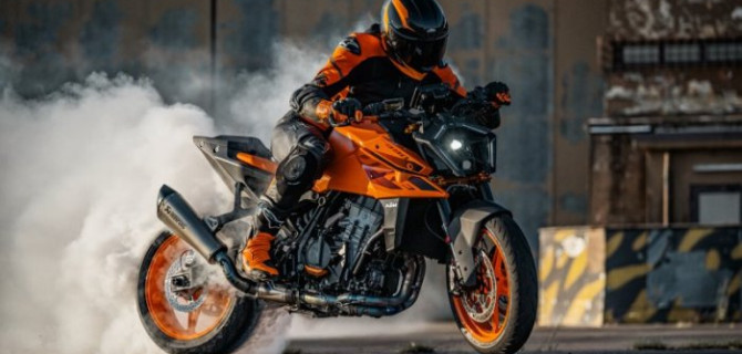 Новинка летнего сезона 2024 КТМ 990 DUKE будет представлена в дилерских центрах КТМ АВТОДОМ