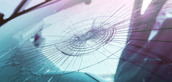 разбитое лобовое стекло