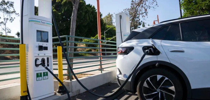 Зарядная станция для электромобилей в США