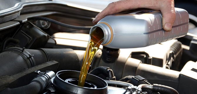 замена масла в автомобиле