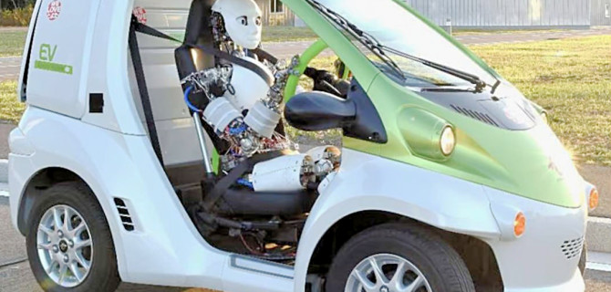 робот за рулём