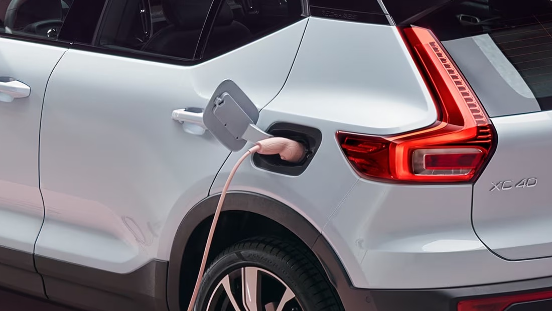 Volvo меняет планы: в компании заявили, что рынок пока не готов к тому, чтобы они выпускали только электрические автомобили Электрические Volvo