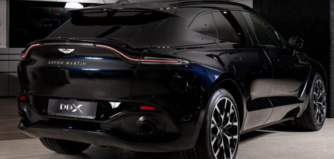 aston martin dbx 