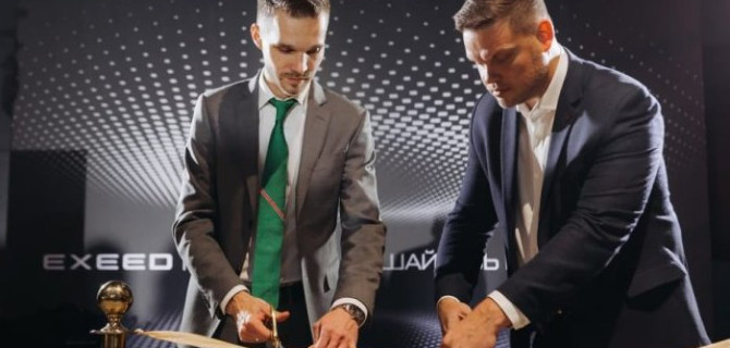 Премиальные внедорожники в новейшем шоу-руме: в EXEED Центре АВТОДОМ Стачек прошла церемония официального открытия 