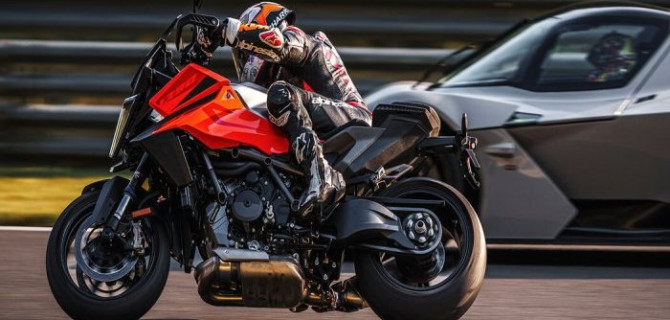 Сочетание невероятной динамичности и первоклассного комфорта: KTM 1390 Super Duke GT появится в дилерских центрах КТМ АВТОДОМ весной 2025 