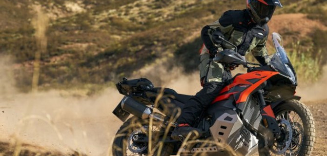 Начнем 2025 год с апгрейда: в КТМ АВТОДОМ доступна к бронированию обновленная версия KTM 790 ADVENTURE 2025
