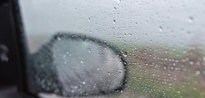 Потеет стекло автомобиля