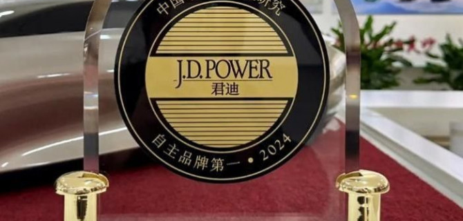 В дилерском центре HONGQI АВТОДОМ Восток представлены высококачественные автомобили бренда HONGQI