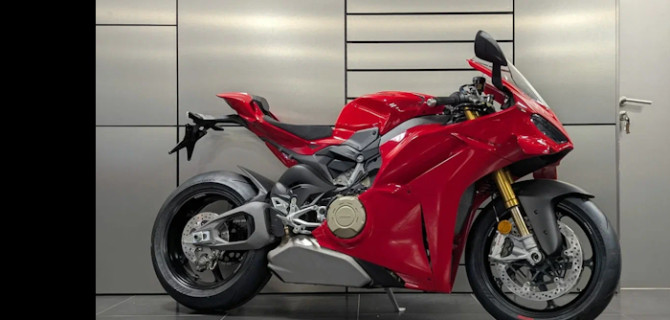 Абсолютно новый мотоцикл Ducati Panigale V4 S представлен в АВТОДОМ Ducati Алтуфьево