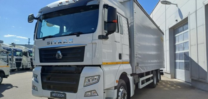 ГК АВТОДОМ, совместно с официальным дистрибьютором Orthaus в России, представила уникальный шторно-бортовой фургон на шасси SITRAK C7H 