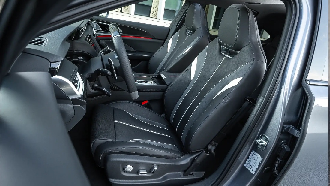 Стартовали продажи лифтбека Hongqi H6 — немного поробностей о ценах и комплектациях Hongqi H6 интерьер