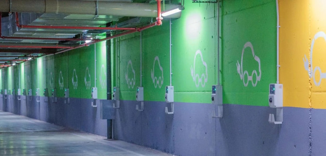 стоянка и зарядка электромобилей