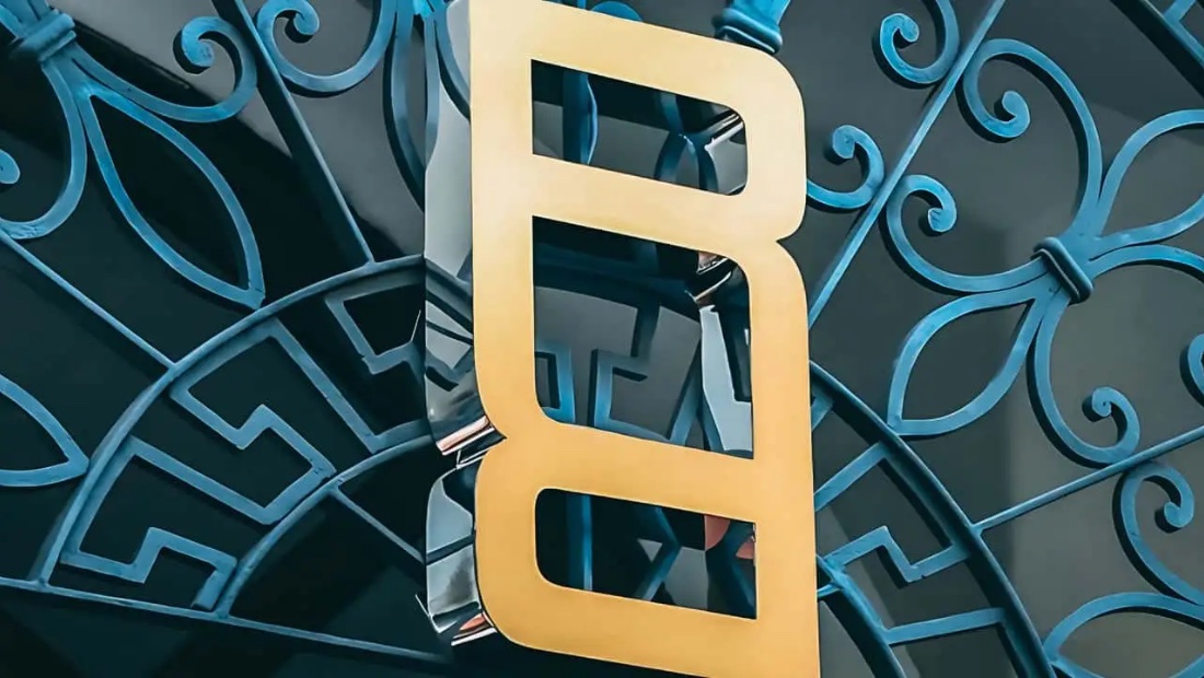 Новый логотип Range Rover показали, но обещали не использовать на автомобилях Новый логотип Range Rover