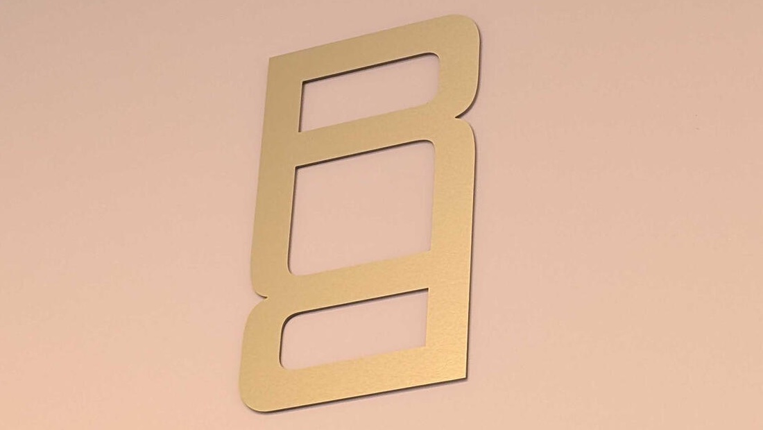 Новый логотип Range Rover показали, но обещали не использовать на автомобилях Новый логотип Range Rover