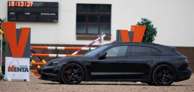 Порше Центр Пулково представил единственный в России Porsche Taycan Turbo GT Weissach на престижном турнире по конкуру на Кубок Губернатора Санкт-Петербурга