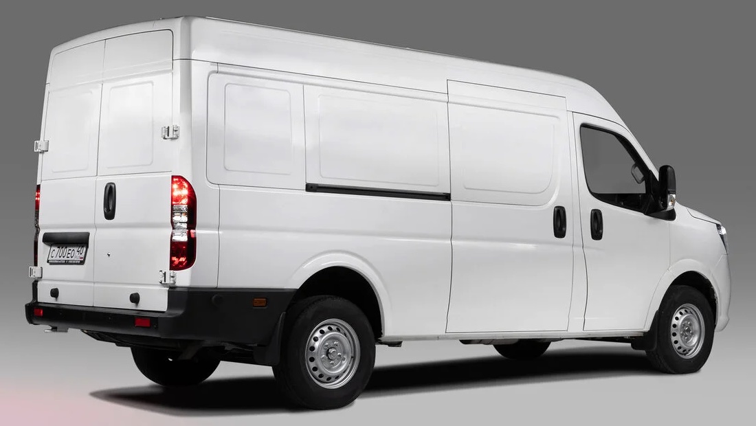 Бренд российский, автомобиль китайский – в России стартуют продажи нового фургона Фургон Normax вид сбоку