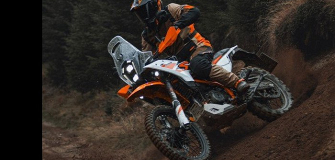 КТМ АВТОДОМ анонсировал сразу три новинки: мотоциклы серии KTM 390 для городских поездок, путешествий и мотоспорта