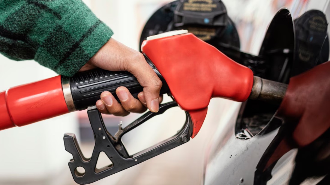 Это надолго: проблемы с бензином созданы, чтобы поднять на него цены бензин