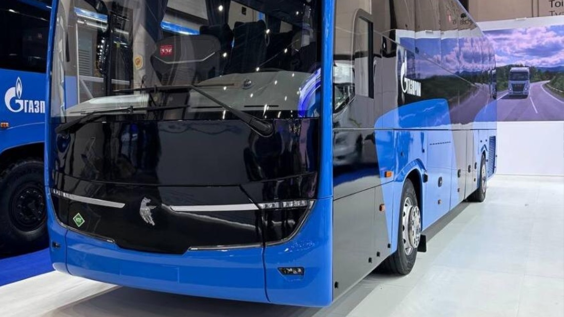 КАМАЗ представил новый туристический автобуc, работающий на газе КАМАЗ-52229