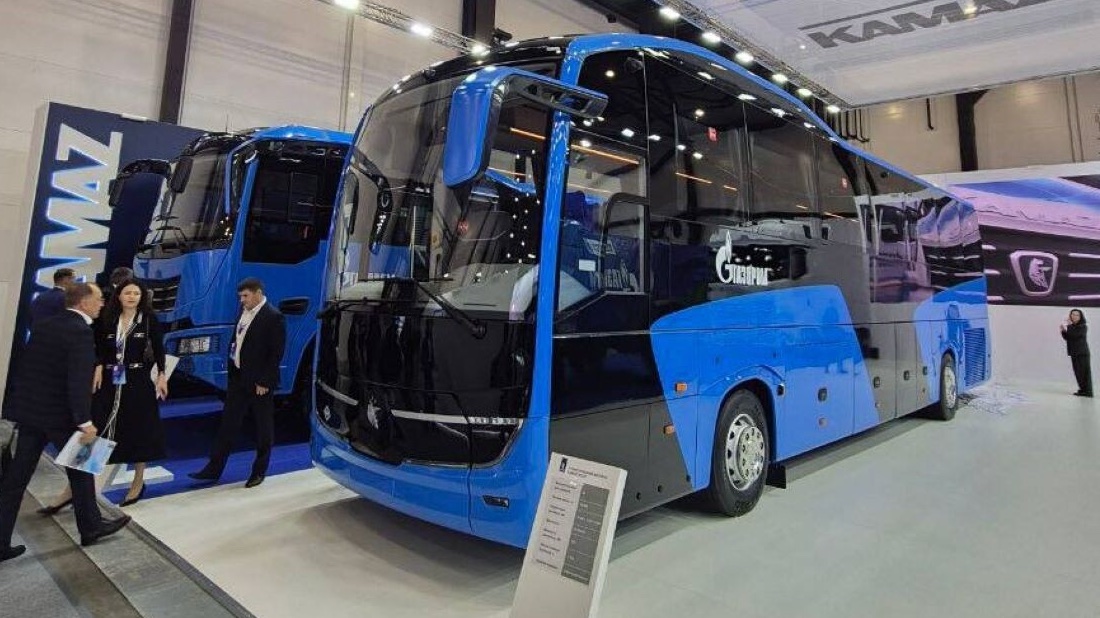 КАМАЗ представил новый туристический автобуc, работающий на газе КАМАЗ-52229