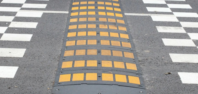 лежачий полицейский