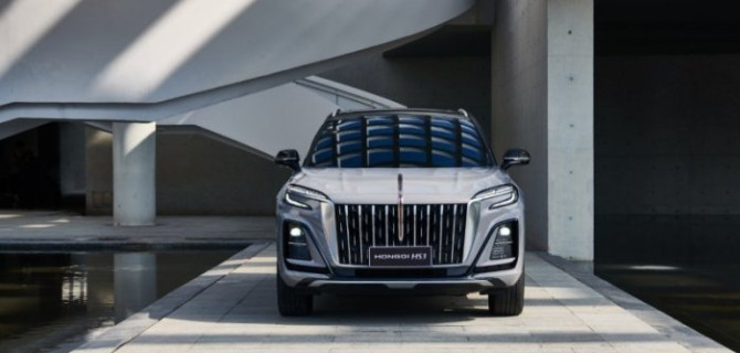 Клиенты HONGQI АВТОДОМ Восток выбирают кроссовер HONGQI HS3 – победителя премии «Внедорожник года в России 2025»