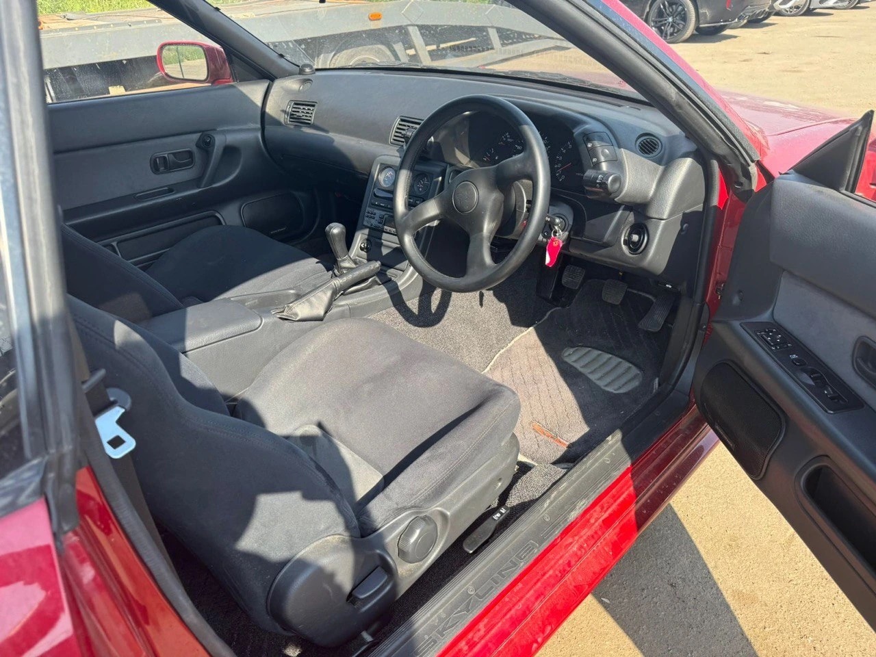 Nissan Skyline GT-R R32: Легендарный японский суперкар и его покупка на аукционах Японии Салон