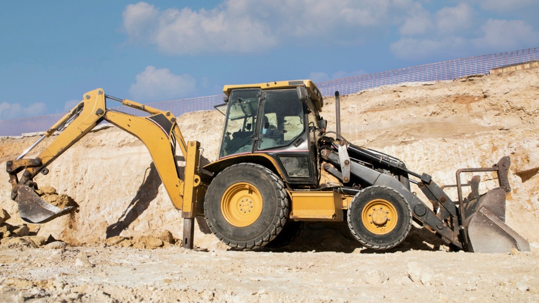 Спецтехника: погрузчики, экскаваторы и коммунальные машины карьерный экскаватор