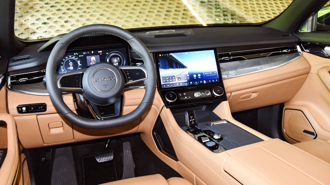 В России появился новый автомобильный бренд Nordcross - тоже "китайцы" Nordcross 001 салон