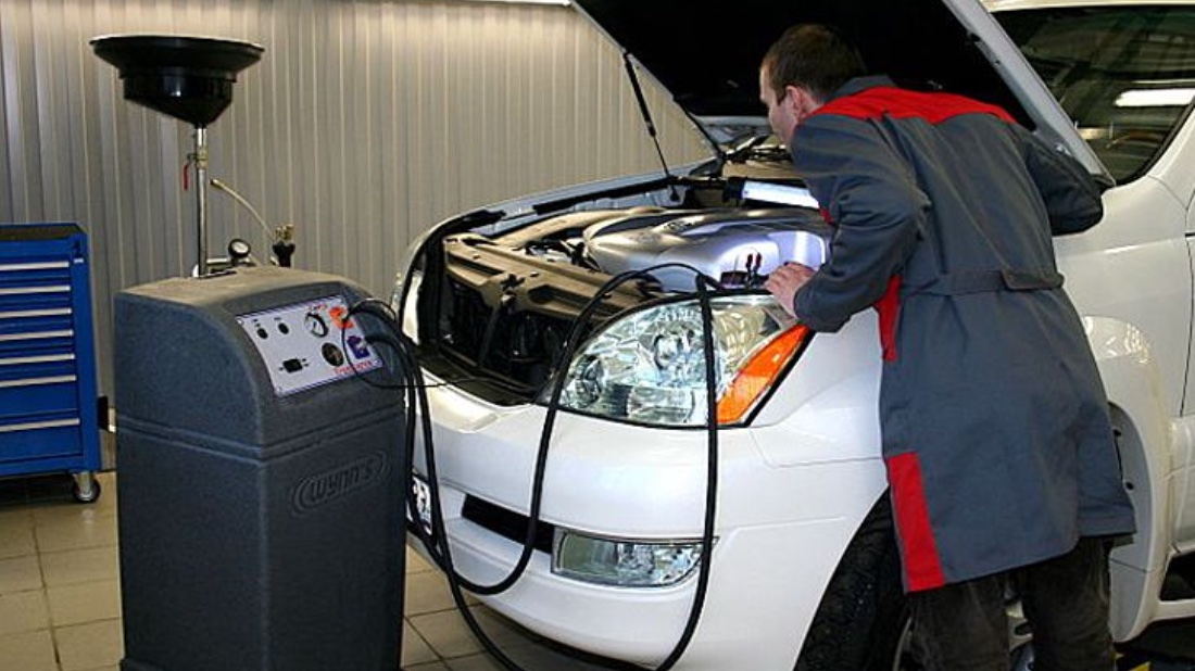 Полный спектр услуг автосервиса Замена масла в двигателе