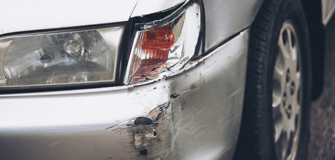 фото вмятина на машине