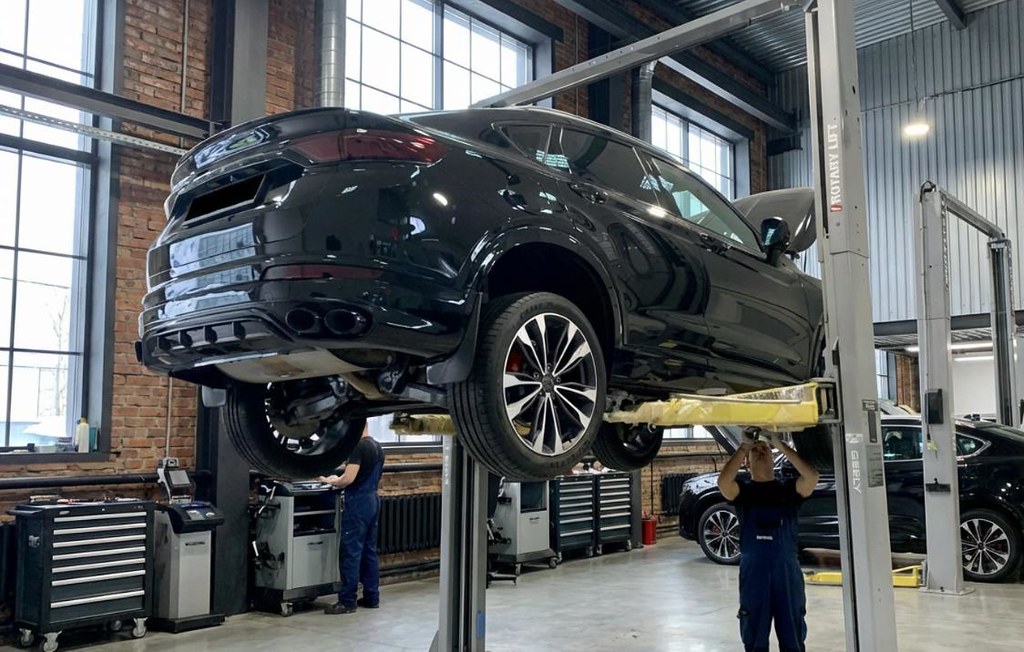 Замена масла в раздатке Geely: когда и как часто менять, выбор масла, стоимость в сервисе Джили в автосервисе на подъемнике