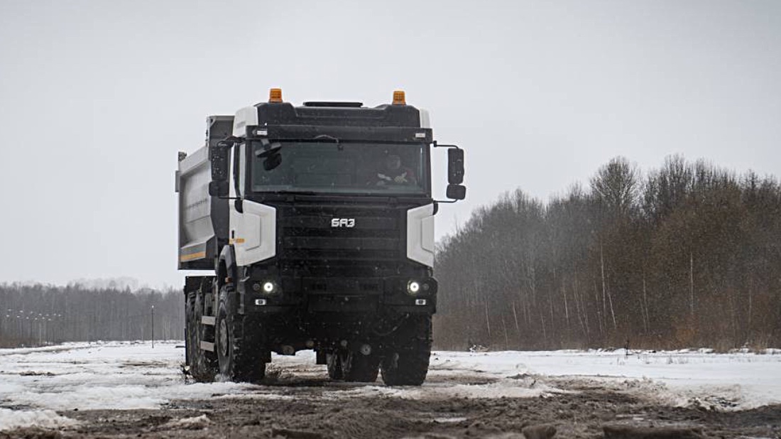 Стартовало производство российских грузовых автомобилей БАЗ, построенных на базе военных тягачей БАЗ грузовик