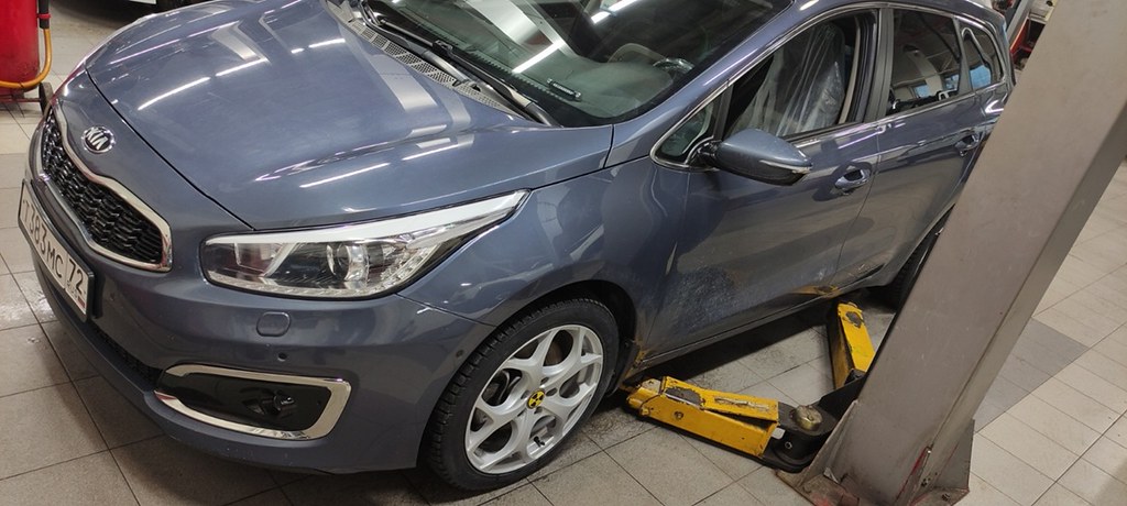 Замена масла робота Киа: рекомендации производителя, материалы, особенности технологии Киа Сид готовится к замене масла в роботе в условиях технического центра