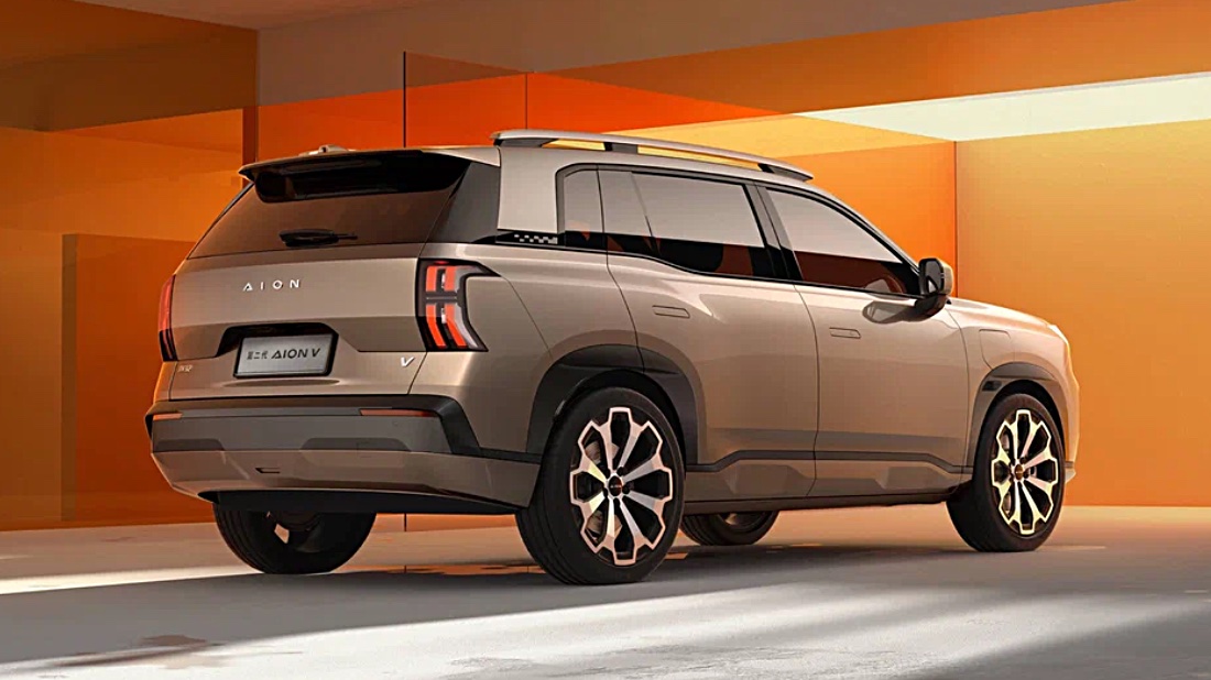 В России стартуют продажи нового электрического кроссовера GAC Aion V GAC Aion V.