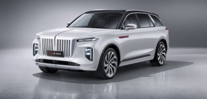 Продажи автомобилей бренда HONGQI, представленного в АВТОДОМ, в феврале выросли на 54%