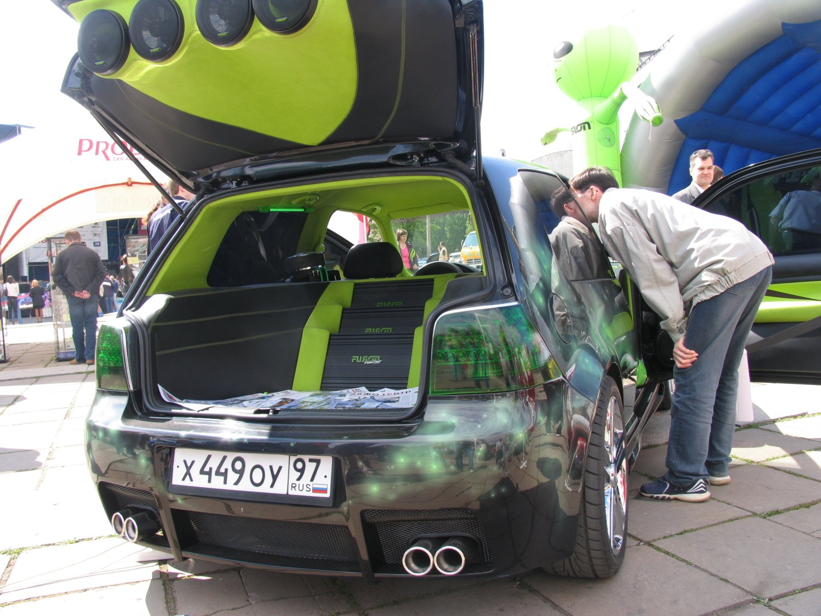 Международный фестиваль автотюнинга и автозвука «S-Drive. Sound&Style» 2005 года - фотогаллерея суперкаров IMG_1268.jpg