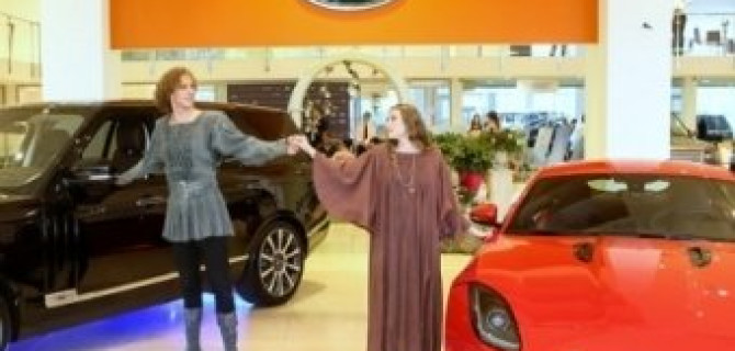 Прием в саду: Авто АЛЕА представила два воплощения автомобильного идеала