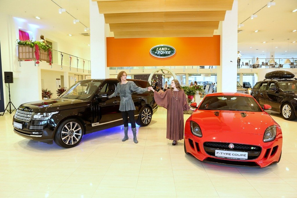 Прием в саду: Авто АЛЕА представила два воплощения автомобильного идеала ALEA_F-Type_RR_LWB_presentation_21.jpg