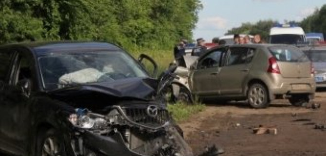 Трое пострадавших включая полицейского - результат аварии на трассе Тула-Новомосковск. 