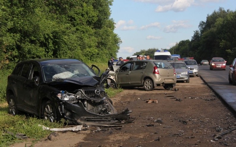 Трое пострадавших включая полицейского - результат аварии на трассе Тула-Новомосковск. ДТП на трассе Тула-Новомосковск