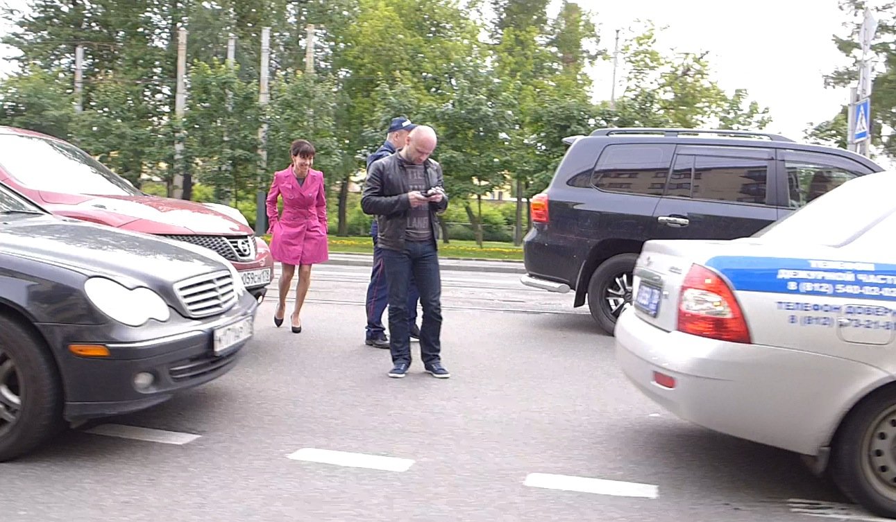 Торопливые водители на Лесном проспекте навалились друг на друга своими автомобилями ДТП на Лесном проспекте