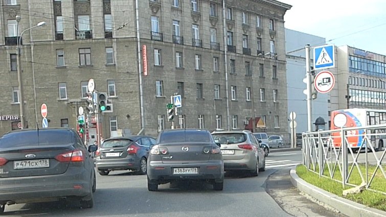 Утреннее ДТП на Кантемировской площади - столкновение двух иномарок ДТП на Кантемировской площади