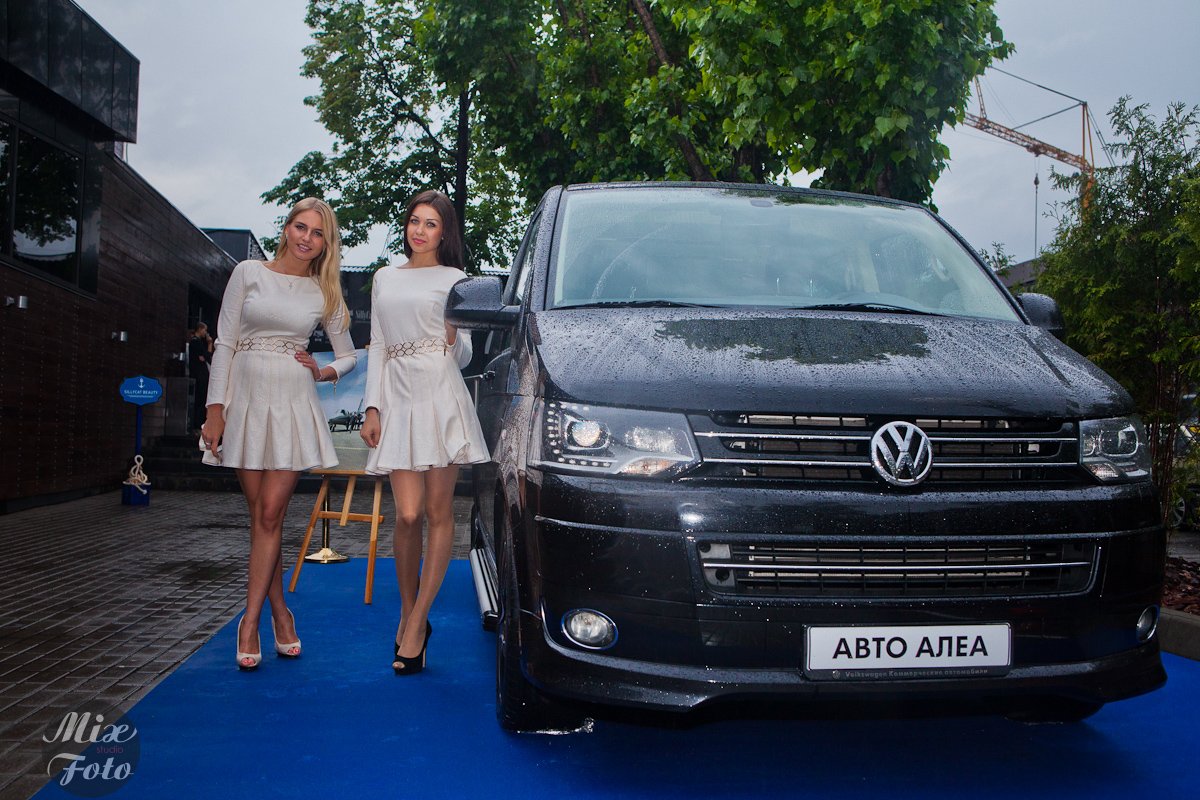 Авто АЛЕА на открытии нового концепт-стора продемонстрировала безграничные возможности Volkswagen Multivan ALEA_Multivan_SillyCat_2.jpg