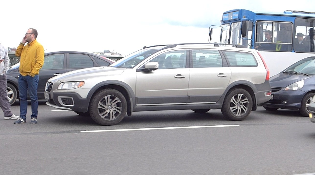 ДТП на Литейном мосту: микролитражка Хонда врезалась в Вольво ДТП на Литейном мосту