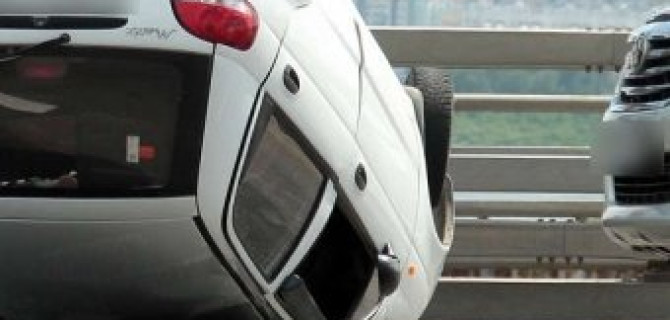 Микролитражка Daewoo Matiz опрокинулся на крышу в городе Кемерово