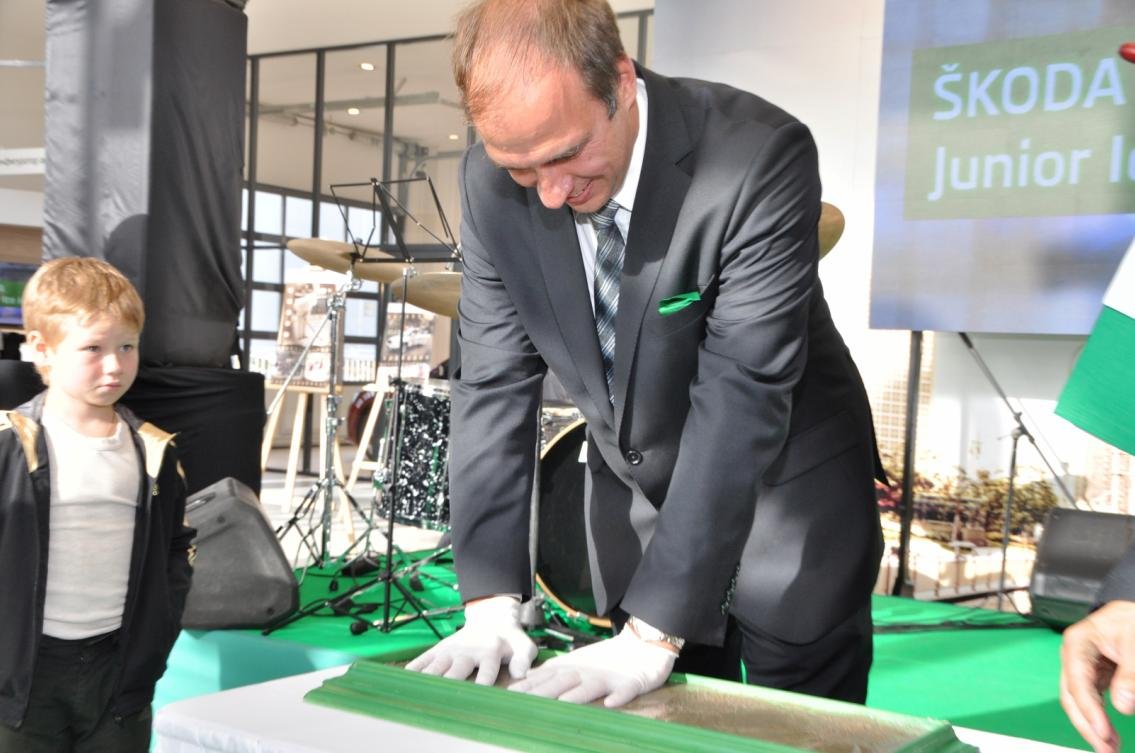 В Петербурге на улице Руставели прошло официальное открытие нового дилерского центра ŠKODA «Авто Премиум» 06.jpg